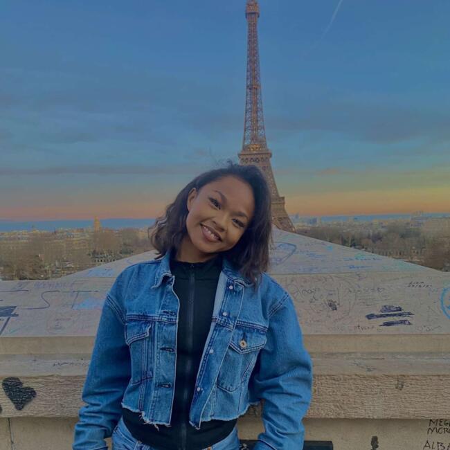 Babysitter in Brive-la-Gaillarde: Naina