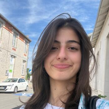 Babysitter in La Rochelle: Nia