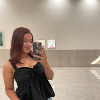 Babá em Trindade: Debora