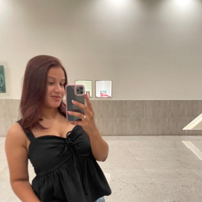 Babá em Trindade: Debora