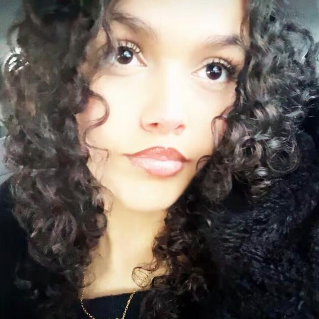 Baby-sitter in Laval: Salma