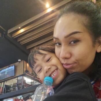 Singapore Island的临时保姆工作: 临时保姆工作 Liza Hamad