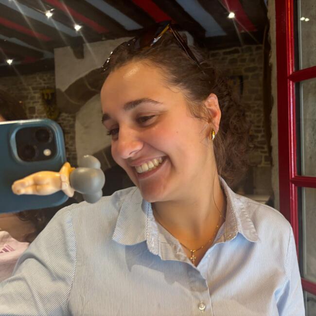 Babysitter in Fougères: Carla