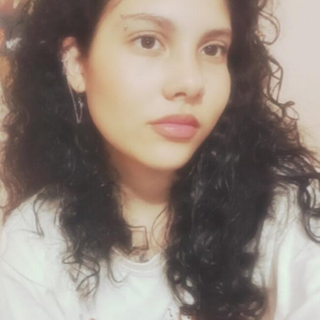 Babysitter in Uberlândia: Annye Beatriz