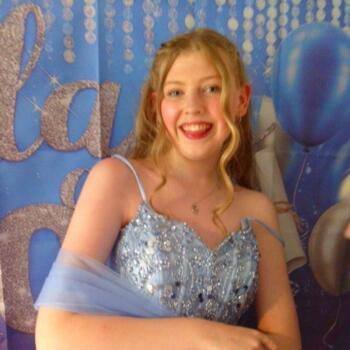 Babysitter in East Kilbride: Ella