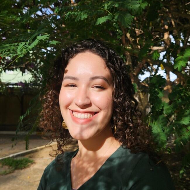 Babysitter in Forest: Janaina