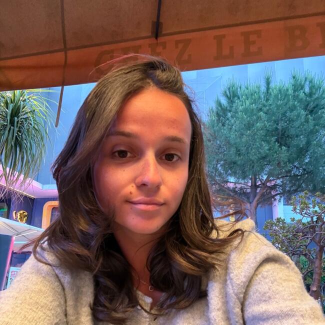 Babysitter in Toulon: Jade