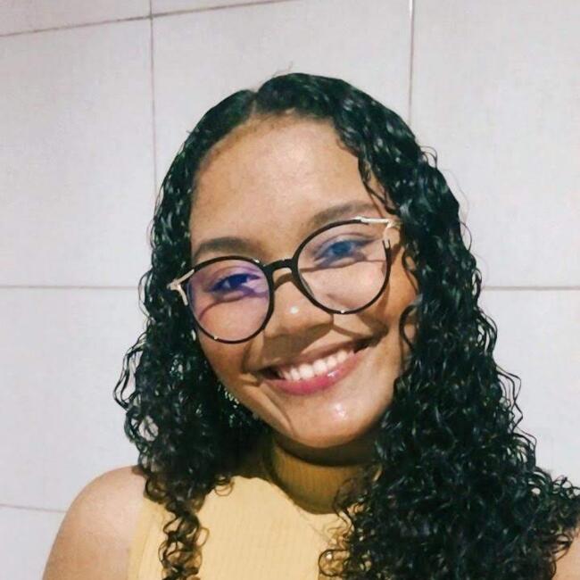 Babá em Belém: Mayara