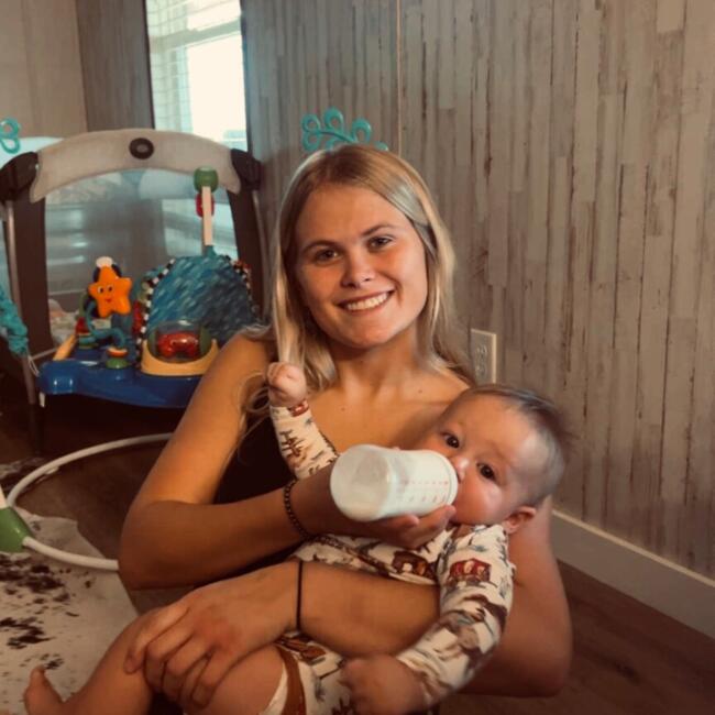Babysitter in Myakka City: Arianna