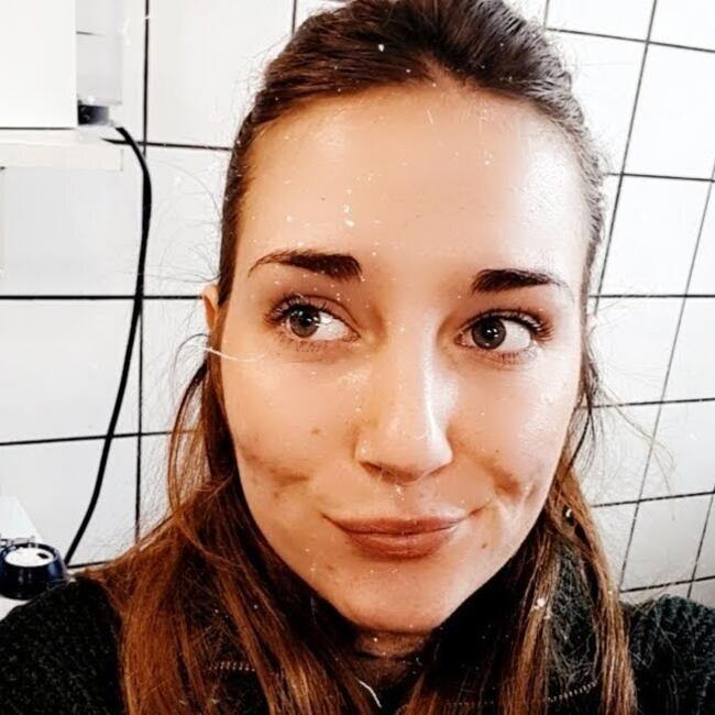 Babysitter in Charmes-sur-Rhône: Mégane