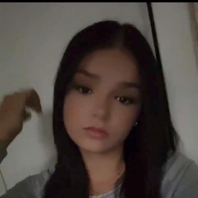 Babysitter in Béligneux: Alicia