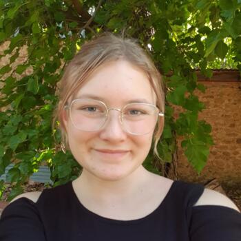 Babysitter Adelaide: Hayley