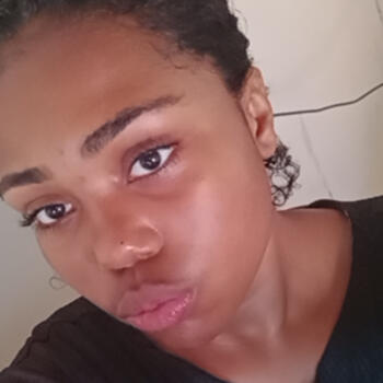 Babysitter in Fundo da Rua: Kelly