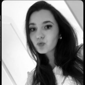 Babysitter in Joué-lès-Tours: Lola