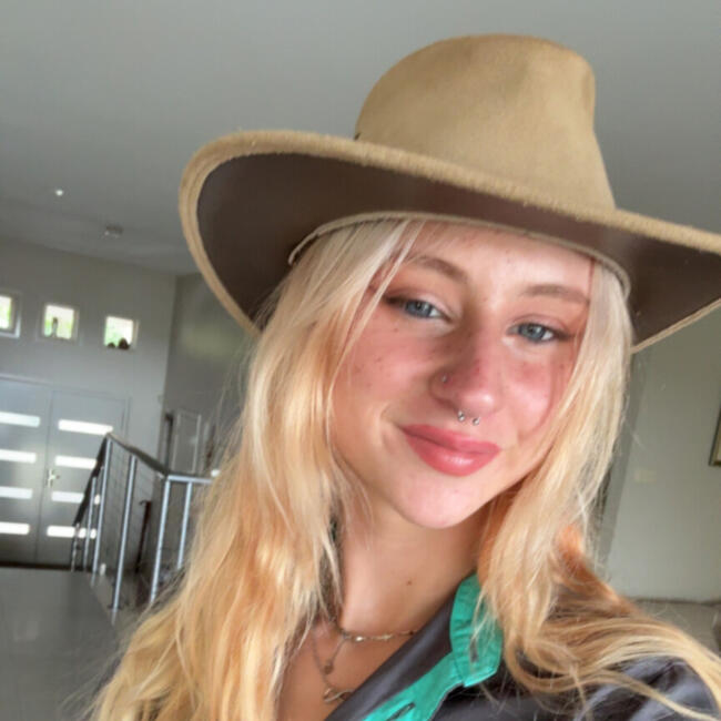 Babysitter in Newcastle: Liv