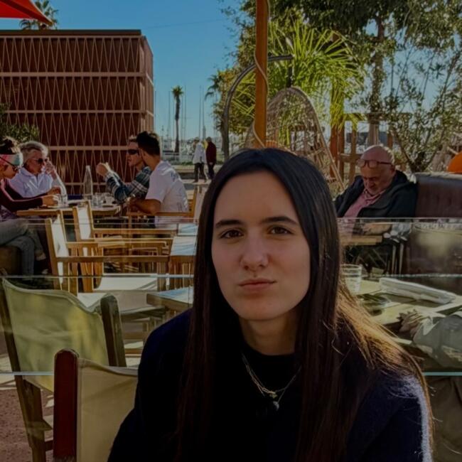 Babysitter in Fréjus: Lisa