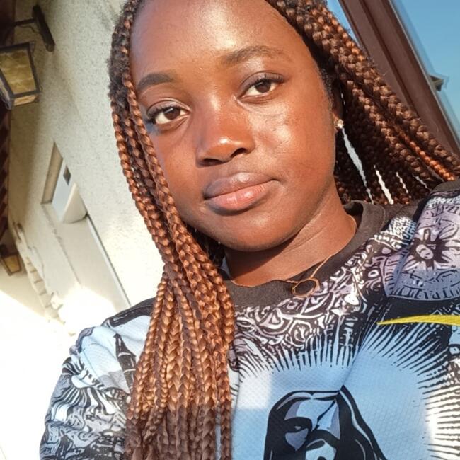 Babysitter in Saint-Florentin: Gloria