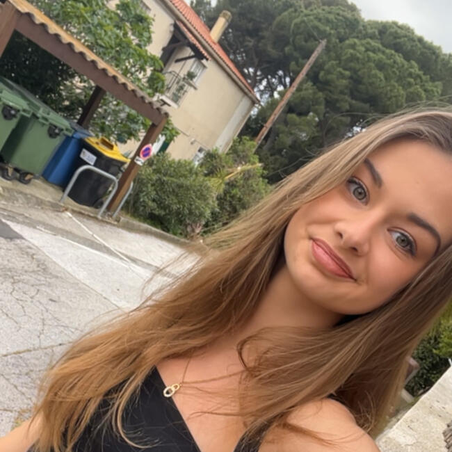 Babysitter in Toulon: Carla
