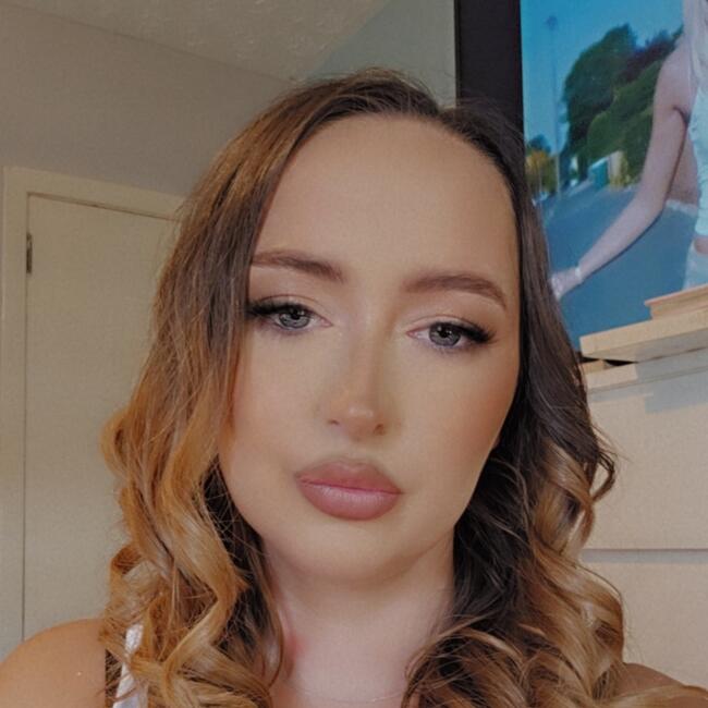 Babysitter in Airdrie: Maxine