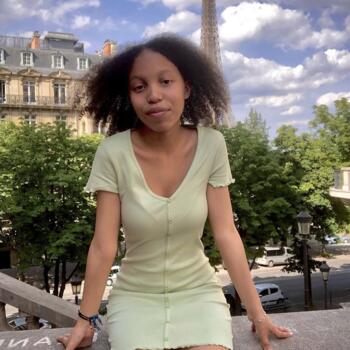 Baby-sitter in Courbevoie: Ylanie