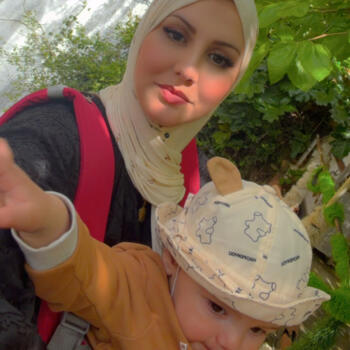 位於兰斯的臨時保母: Assia