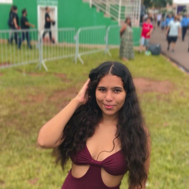 Babysitter in Três Lagoas: Stheffany