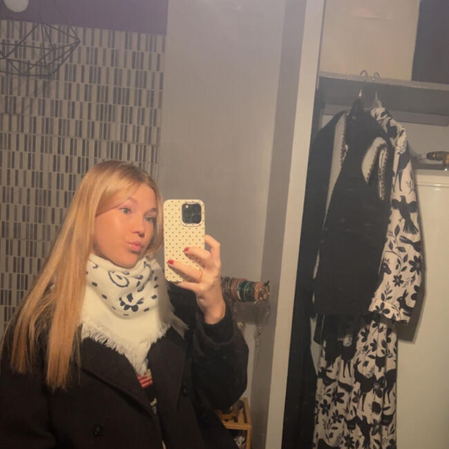 Babysitter in La Vieux-Rue: Rose