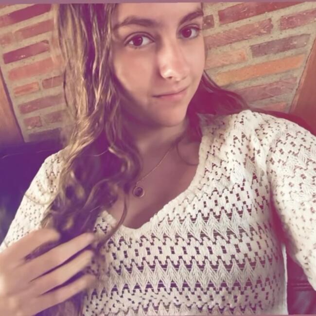 Babysitter in Petit-Mars: Elsa