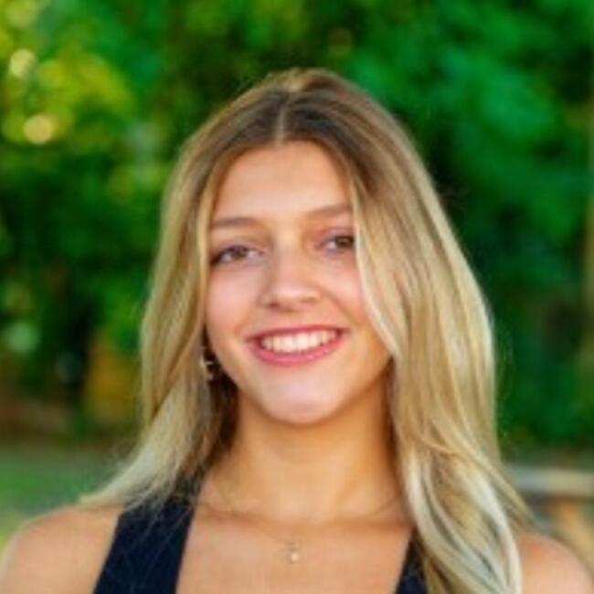 Babysitter in Saint-Médard-en-Jalles: Emilie