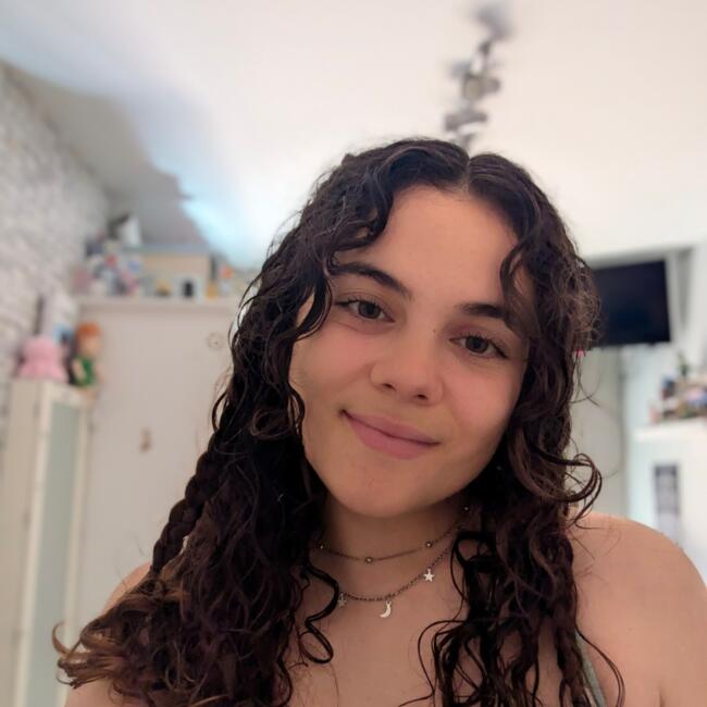 Babysitter in Vic: Tania