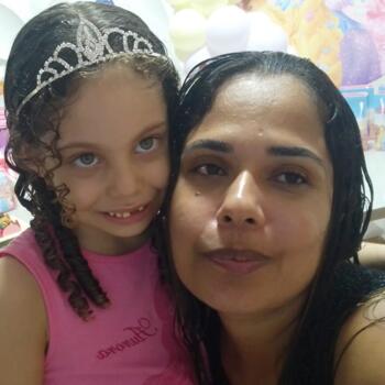 Babysitter Aracaju: Taislene