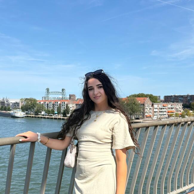 Babysitter in Cologne: Nayla Hosan