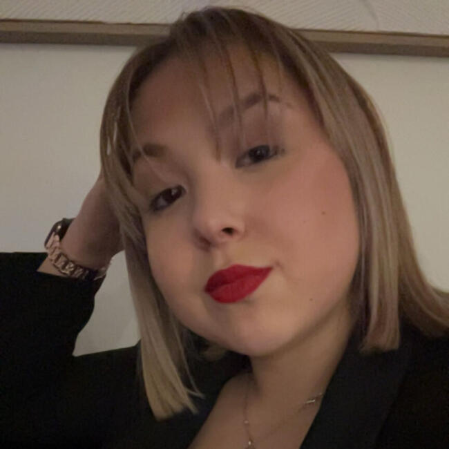 Babysitter in Pont-de-Chéruy: Kaylia