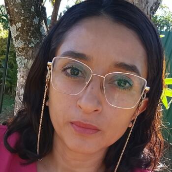 Babysitter Brasília: Benedita Maria