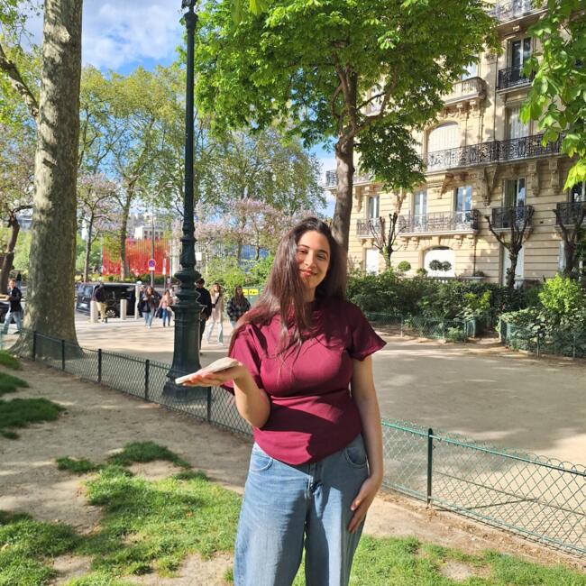Babysitter in Paris: Khaoula
