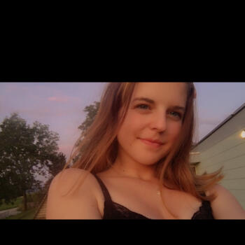 Babysitter Hinwil: Lara Stucki