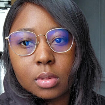Babysitter in Louveciennes: Akoman Auriane Amaryllis
