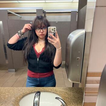 Babysitter in Victorville: Moni