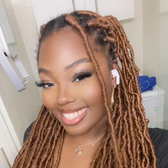 Babysitter in Toulouse: Felicia