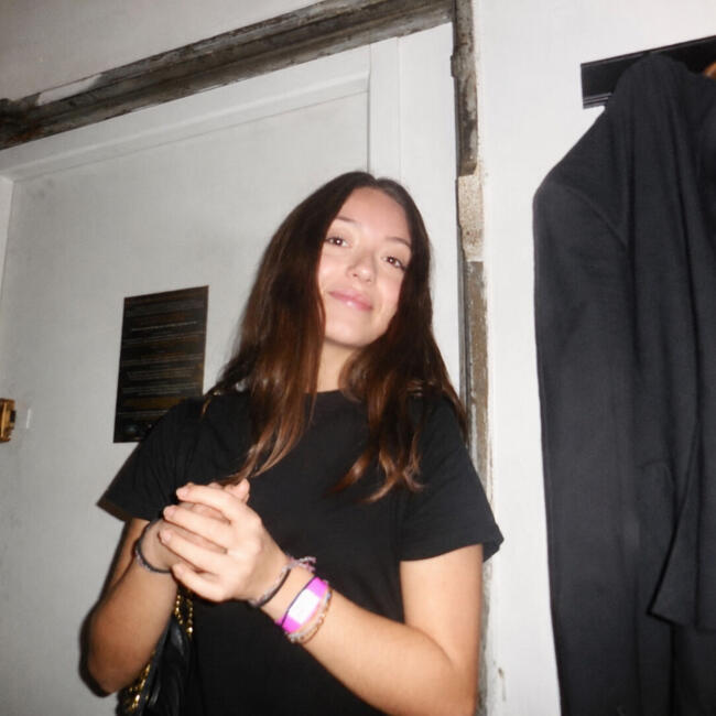 Babysitter in Saint-Genouph: Clémence