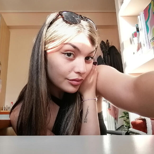 Babysitter στην περιοχή Βούλα: Olivia
