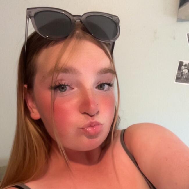 Babysitter in Boisset-les-Prévanches: Louann