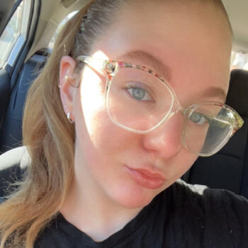 Babysitter in Corona: Chloe