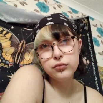 Babysitter in Bristol: Lola