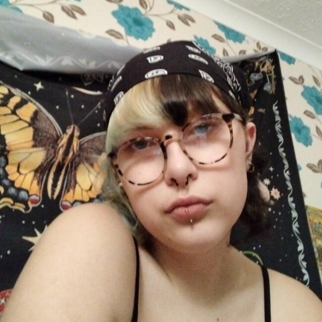 Babysitter in Bristol: Lola