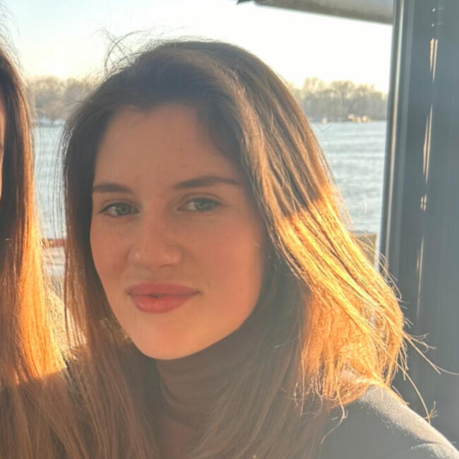 Babysitter in Borča: Lea