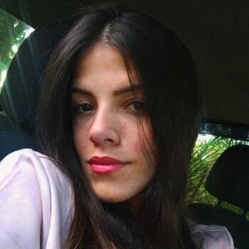 Babysitter in Contagem: Adrianne