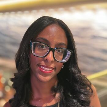 Babysitter in Chicago: Leah