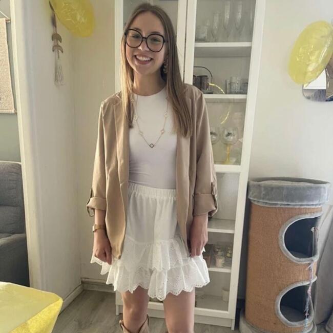 Babysitter in Crèvecœur-le-Grand: Leana
