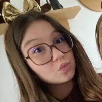 Babysitter in Pierrepont-sur-Avre: Ema